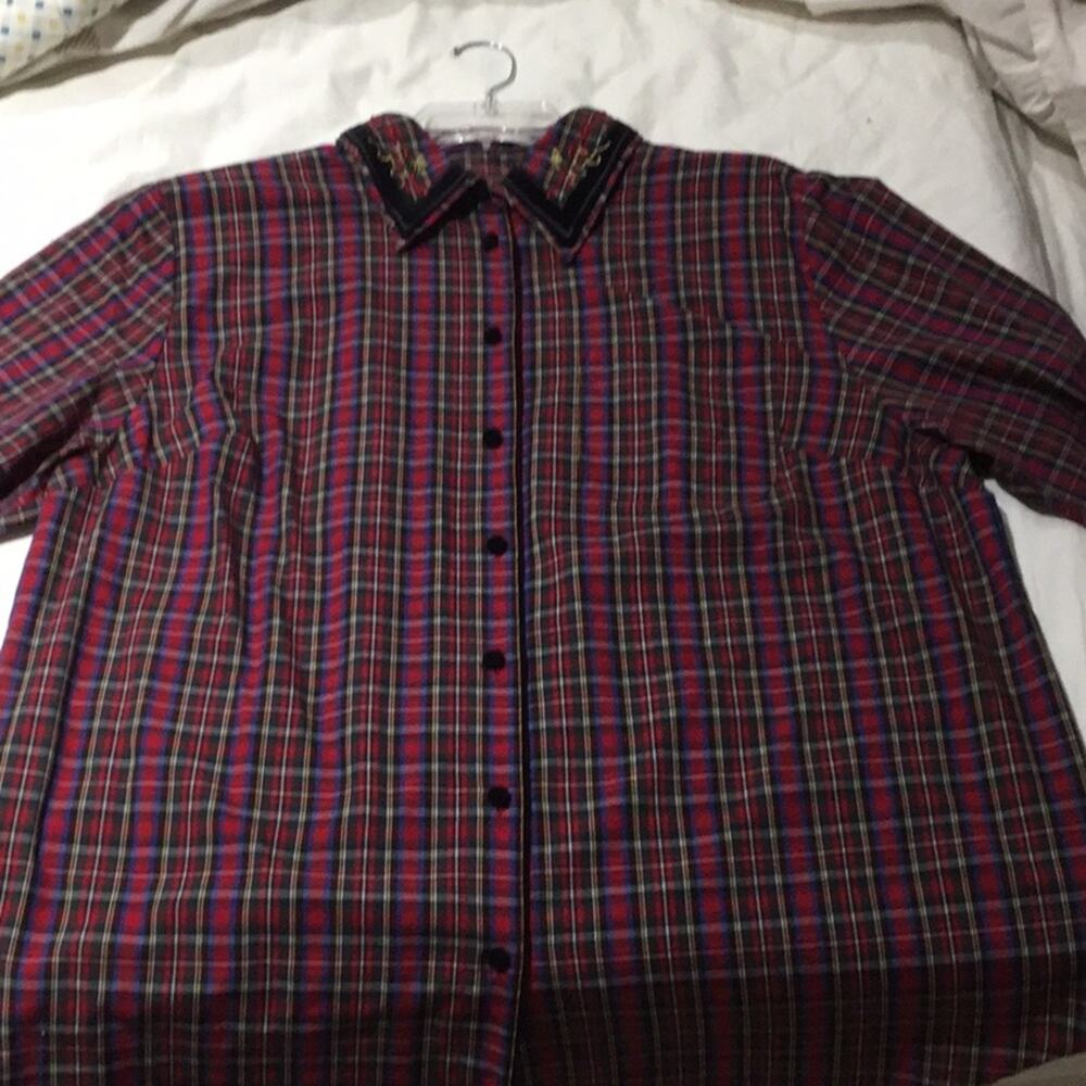 1X holiday plaid blouse w/velvet buttons-worn once